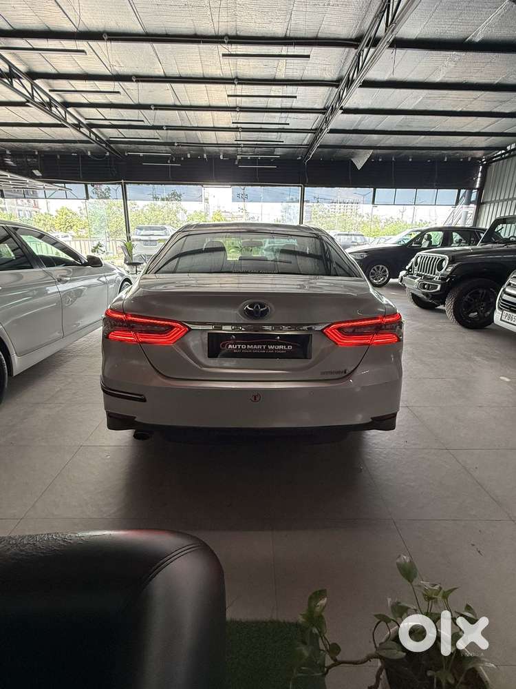 Toyota Camry Hybrid, 2024, Cng & Hybrids