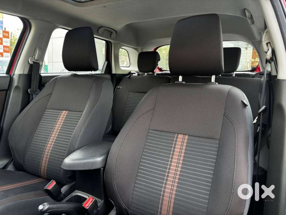 Maruti Suzuki Brezza 1.5 Zxi At Smart Hybrid Dual Tone, 2022, Petrol