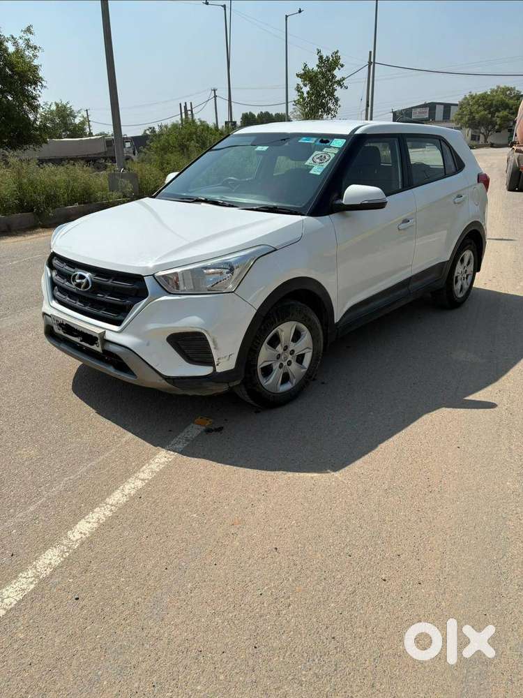 White Hyundai Creta