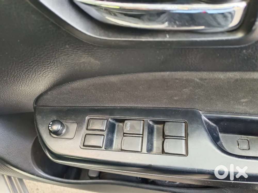 Maruti Suzuki Swift Zxi 2012 Petrol Brand New Tayers