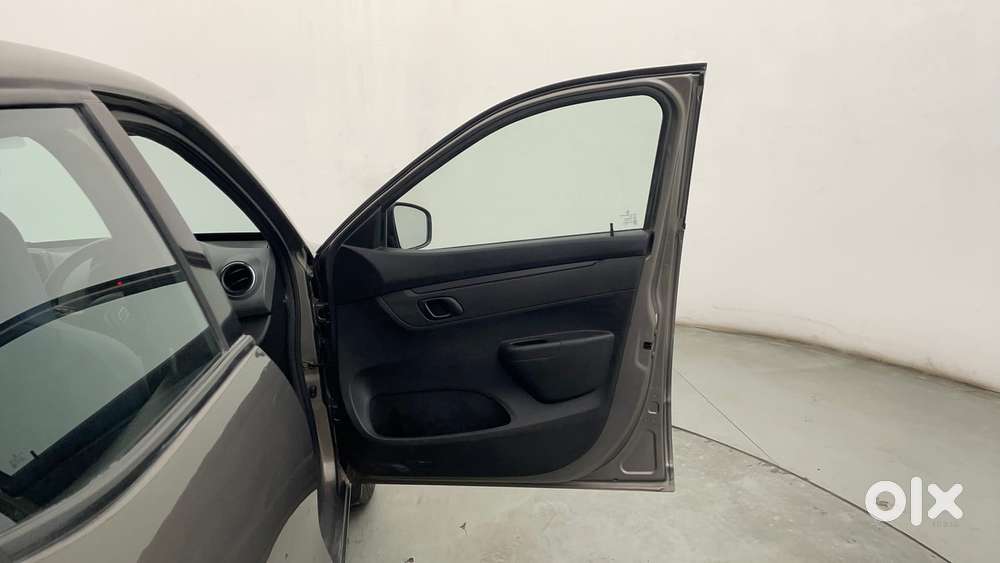 Renault Kwid 2019-ongoing 1.0 Rxt Amt (o), 2017, Petrol