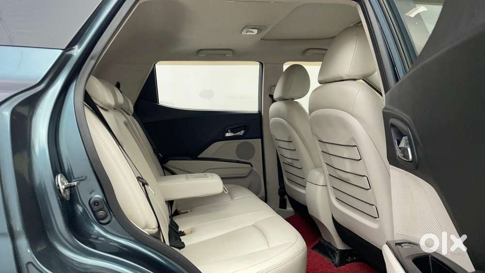 Mahindra Xuv300 W8 (o) 1.5 Diesel Amt, 2022, Diesel