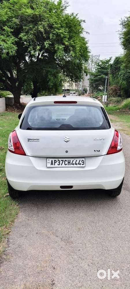 Maruti Suzuki Swift Vxi Abs Bsiv, 2015, Petrol