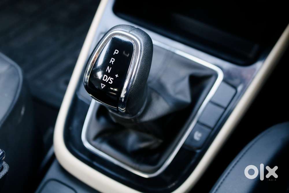 Skoda Slavia 1.0 Tsi Style At, 2023, Petrol