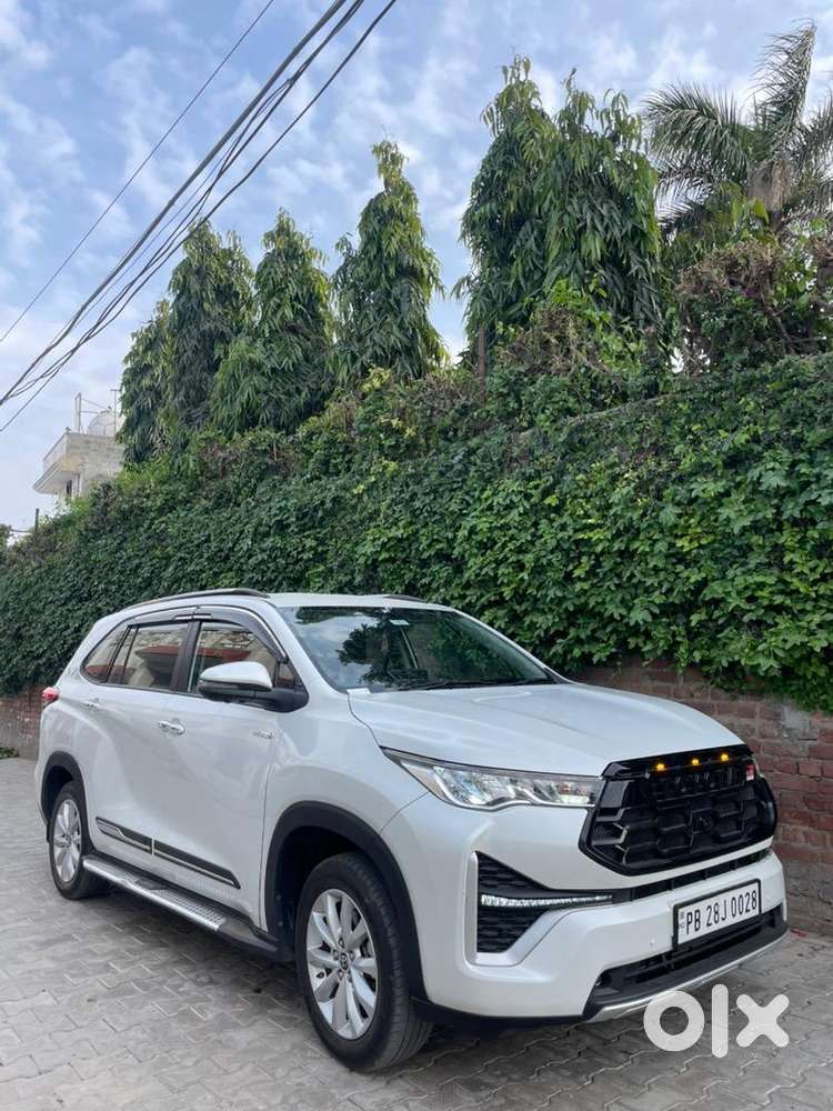 Nri Car Less Driven Only 14000 Km Only One Service In Company