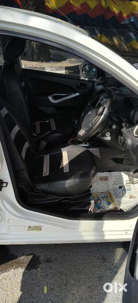 Ford Figo Titanium Petrol 2011