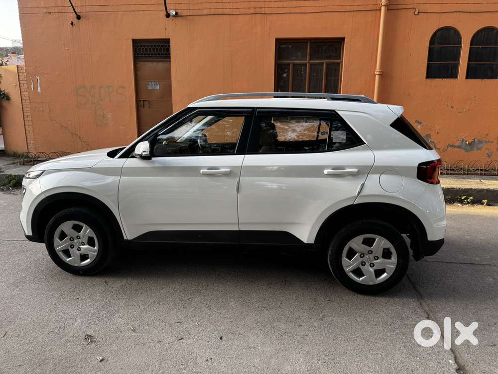 Hyundai Venue S (o) 1.2 Petrol Knight Edition, 2021, Petrol