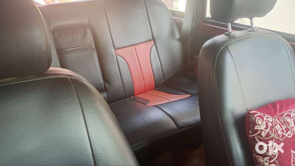 7 Seaters Red Colour