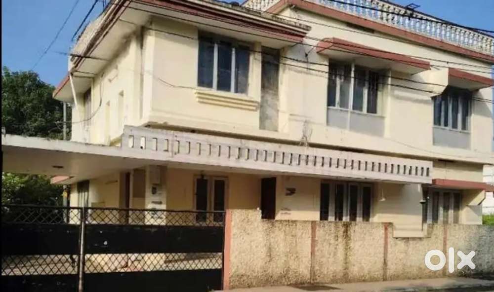 ELAMAKKARA NEAR PUNNAKKAL 5 CENT 5 BHK INDEPENDENT HOUSE 85 L