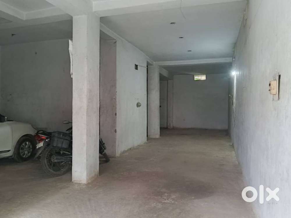 Godown available for rent available