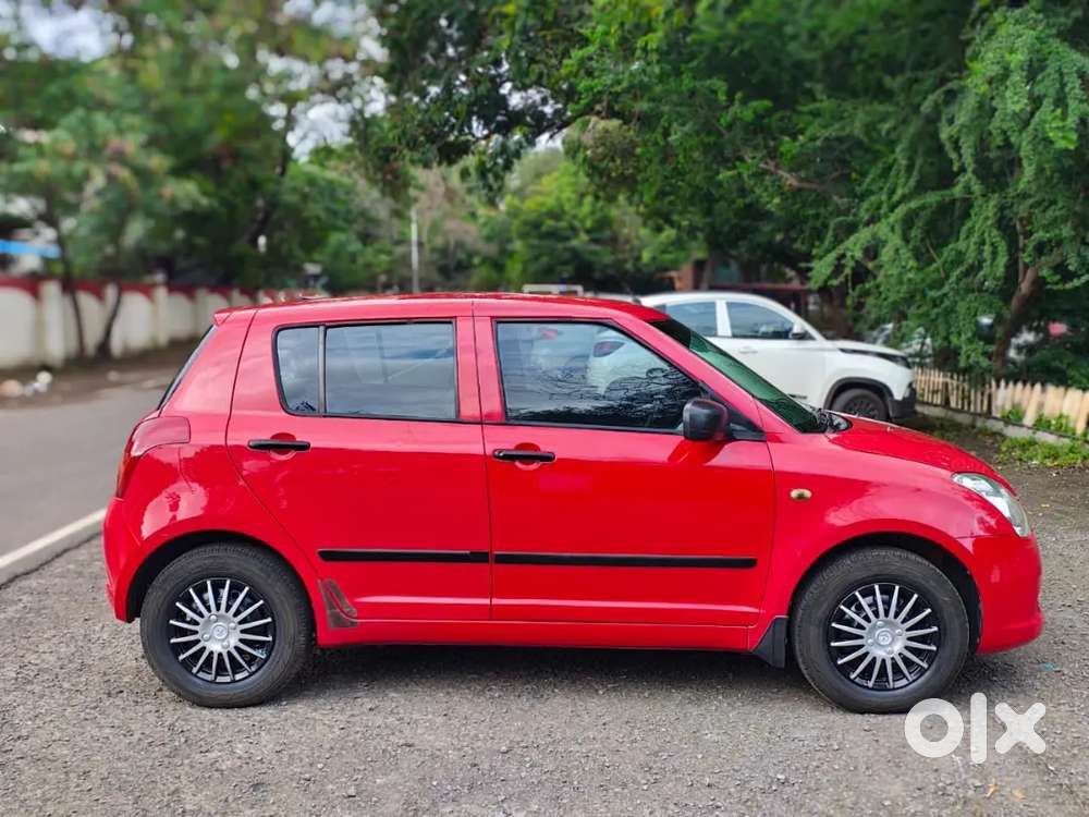 Top Condition Maruti Suzuki Swift 2006 Petrol 88000 Km Driven
