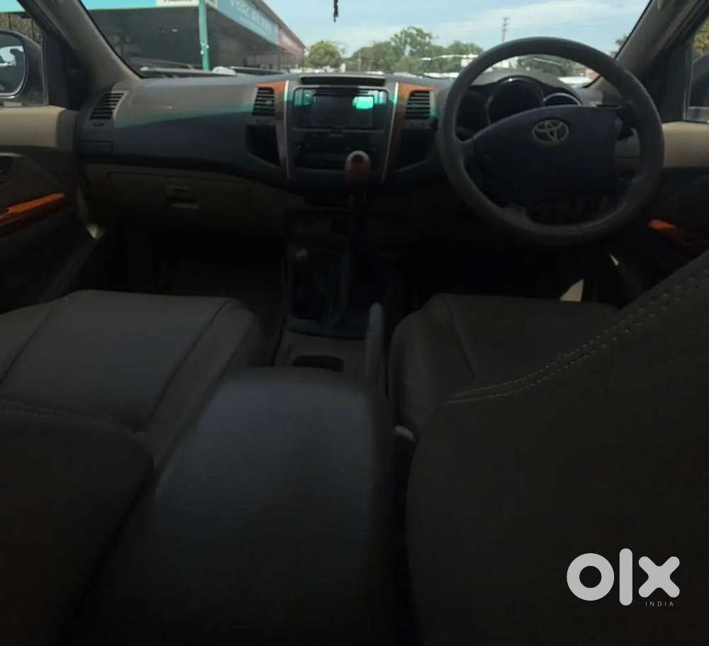 Toyota Fortuner 2011 4*4 Mt