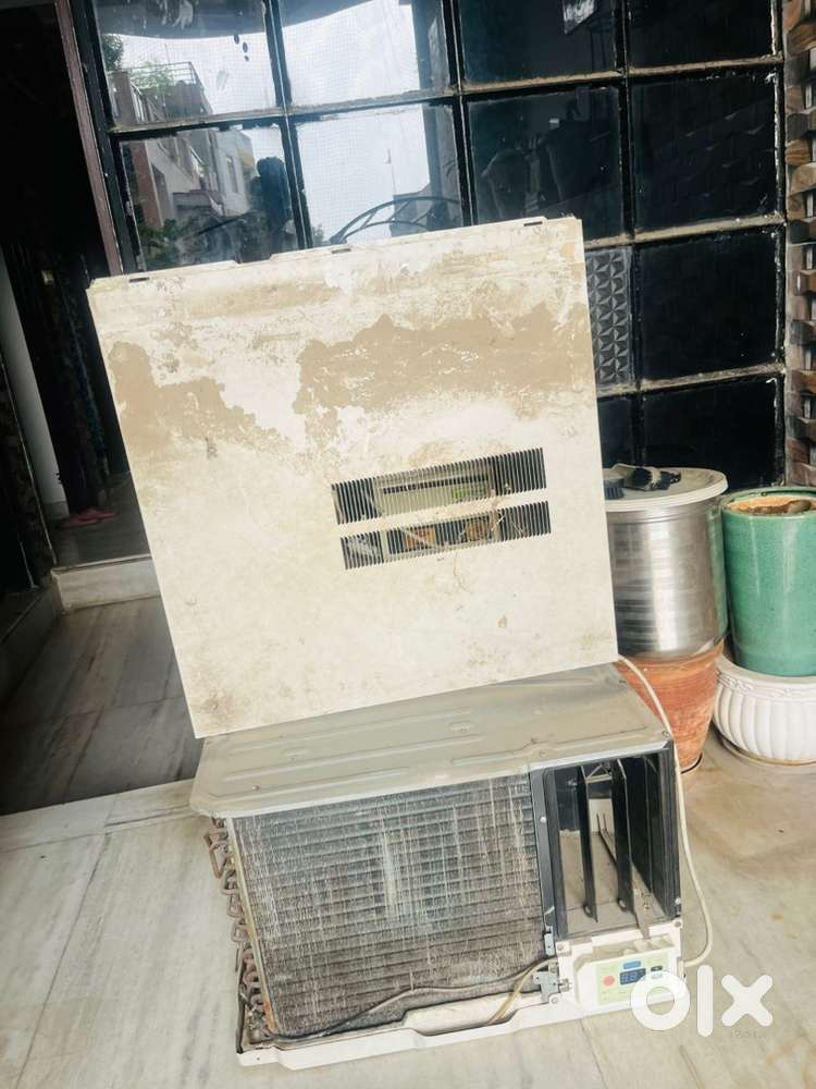 VOLTAS Window AC for sale good condition.