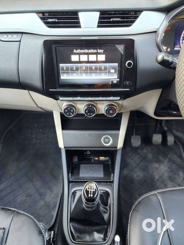 Renault Triber Rxz, 2024, Petrol