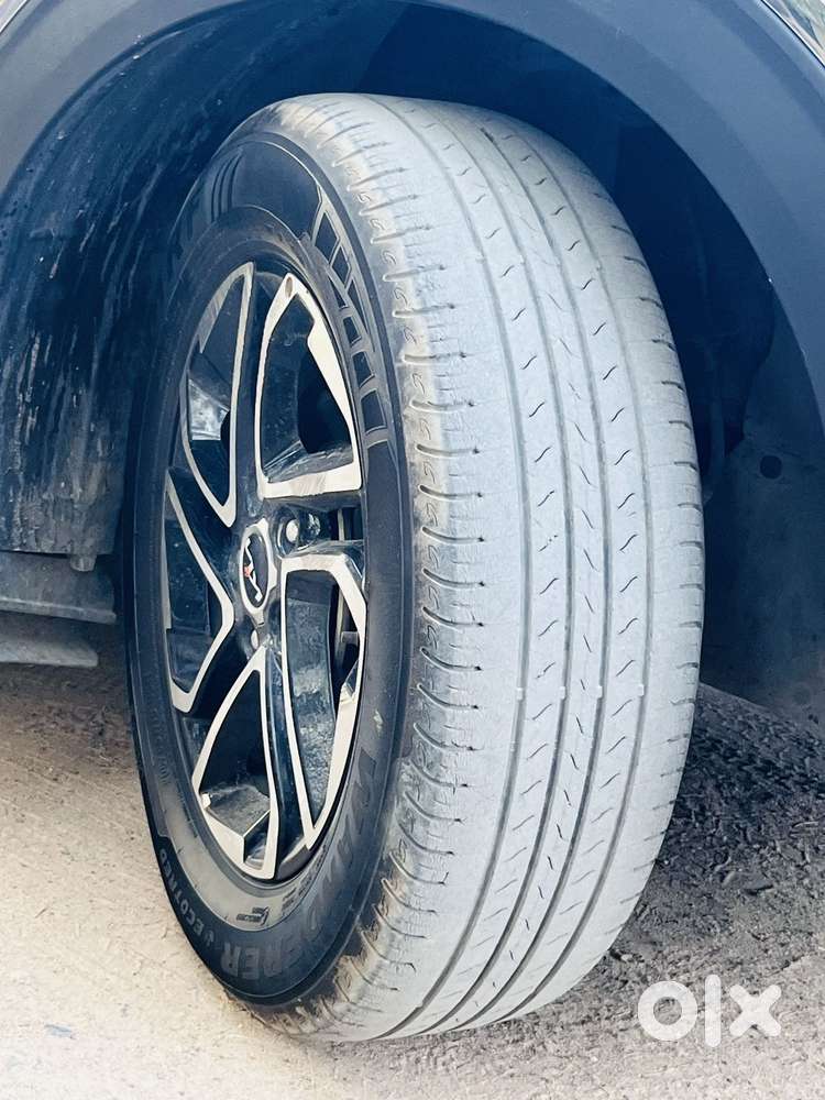 Kia Carens, 2022, Petrol