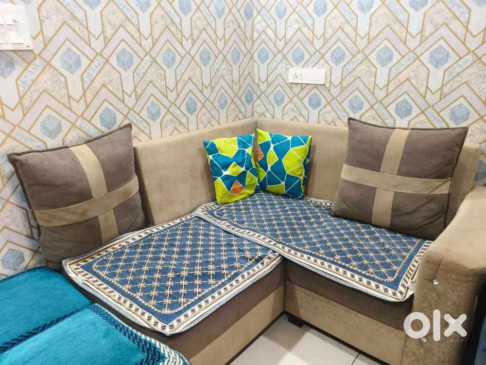 L shape sofa (in good condition)