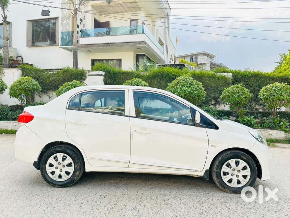 Honda Amaze 2015 July Petrol Well Maintained