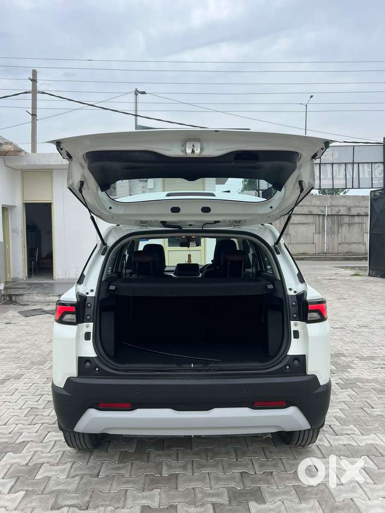 Maruti Suzuki Brezza 1.5 Zxi Smart Hybrid, 2022, Petrol