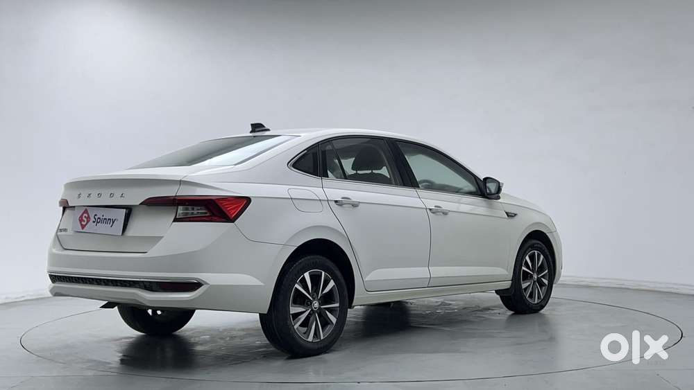 Skoda Slavia Style 1.0l Tsi At, 2023, Petrol