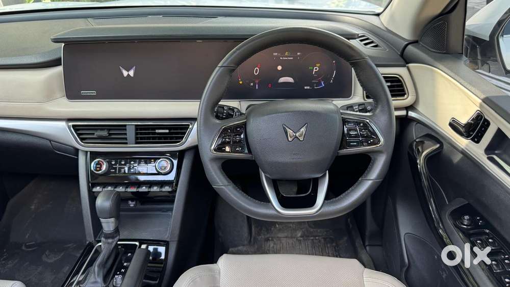 Mahindra Xuv700 2.2 Ax 7 Diesel At Str, 2025, Diesel