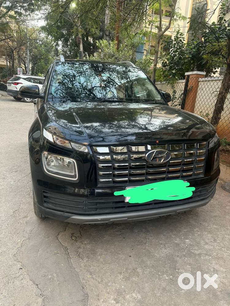 Hyundai Venue 2023 Petrol Well Maintained