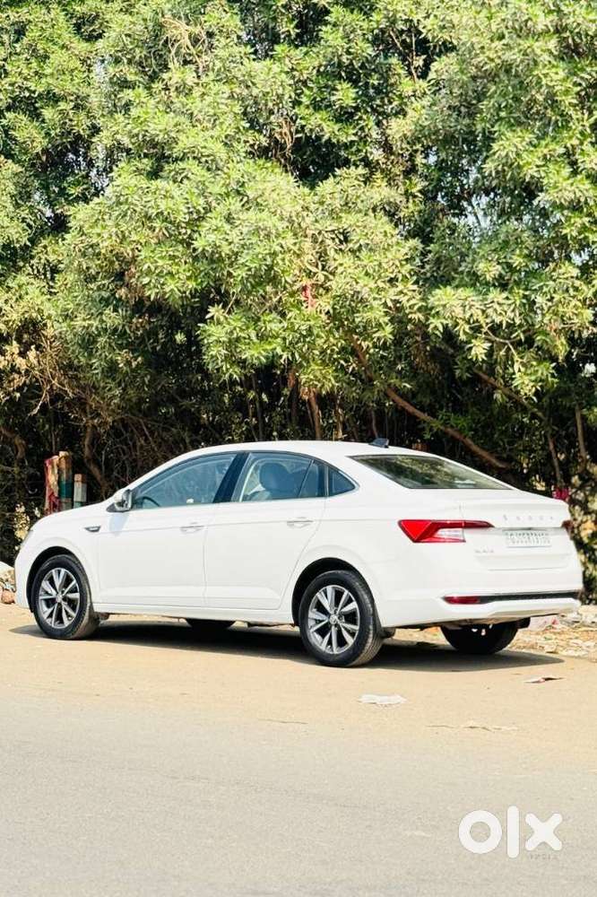 Skoda Slavia 1.0 Tsi Style At, 2023, Petrol