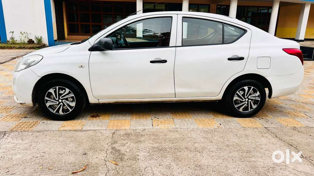 Nissan Sunny, 2011, Petrol