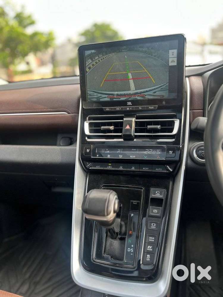 Toyota Innova Hycross 2.0 Zx Hybrid 7 Str, 2025, Petrol