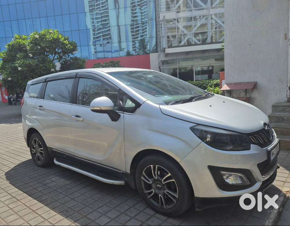 Selling Silver 8 Seater Mahindra Marazzo M8
