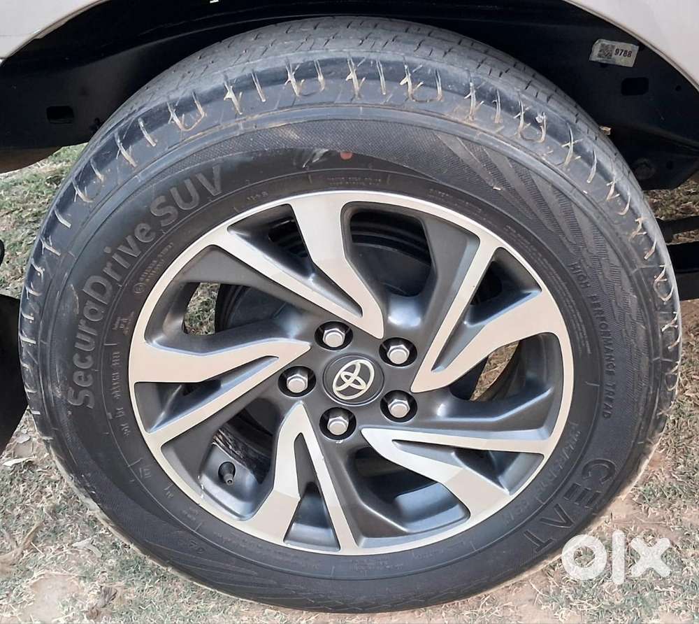 Toyota Innova Crysta [2020-ongoing] 2.4 Gx At 8 Str, 2021, Diesel