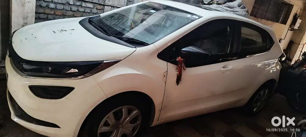 Tata Altroz Xm+(s) Model Of 2023 Petrol Version White Colour