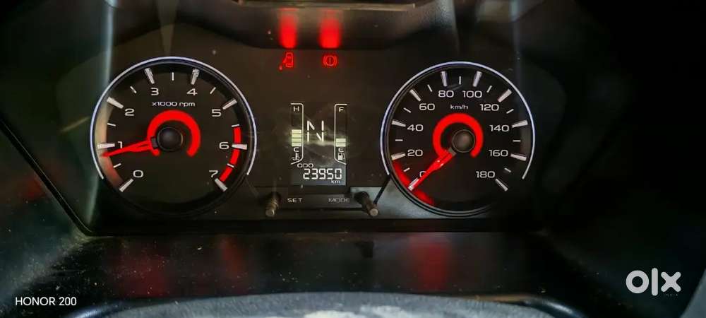 Top-model Mahindra Kuv100 Nxt K8 Petrol Dual Tone