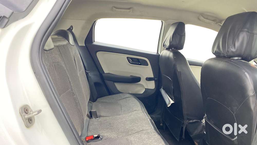 Tata Altroz 1.2 Xe, 2021, Petrol