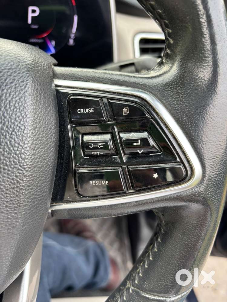 Mahindra Xuv700 2.0 Ax 7 Petrol At Str, 2022, Petrol