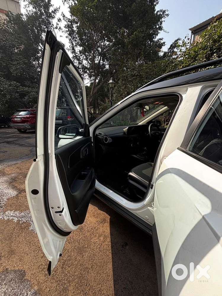 Hyundai Exter Amt Dual Tone White Sunroof  8500 Kms  Less Than 1 Yr
