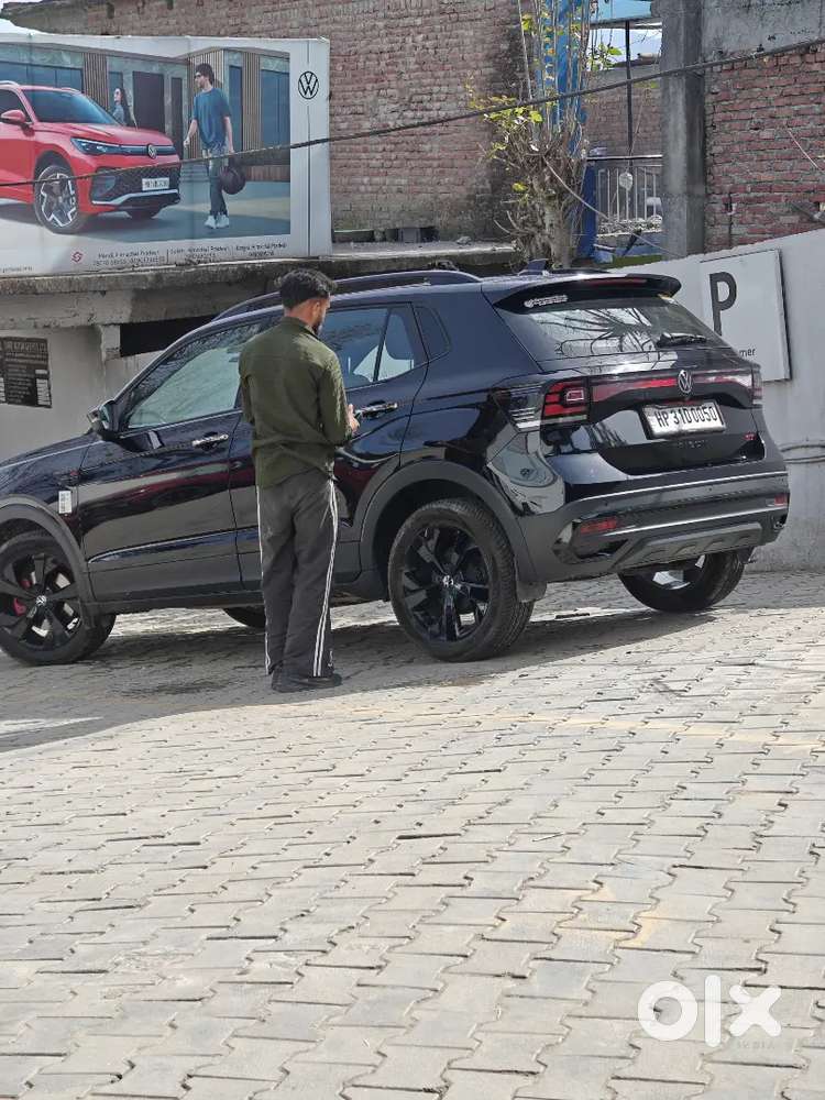9 Months Old Volkswagen Taigun 2025 1.5 Dsg