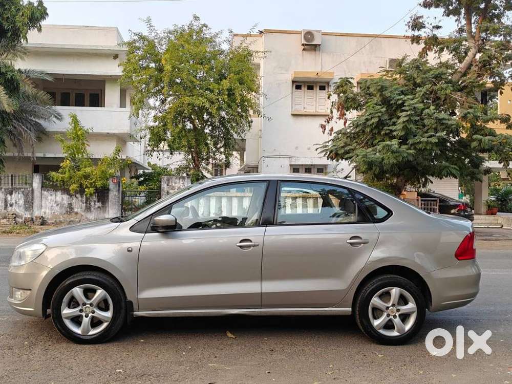 Skoda Rapid 1.5 Tdi At Elegance Plus Black Package, 2013, Petrol
