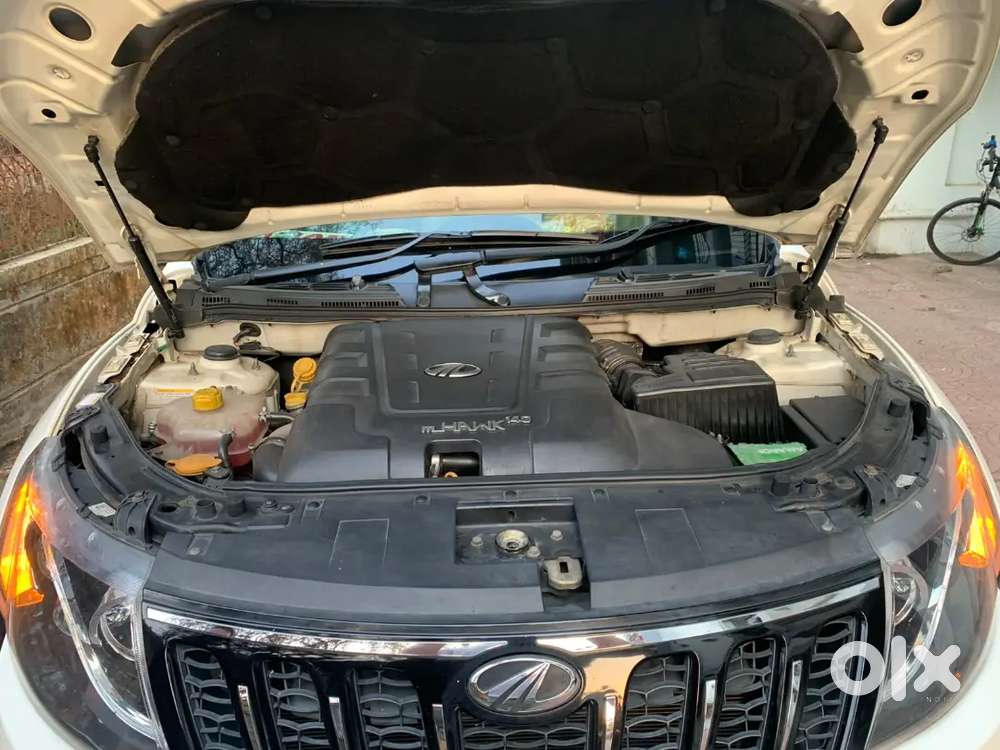 Mahindra Xuv500 2017 Diesel Manual Pearl White Top Model