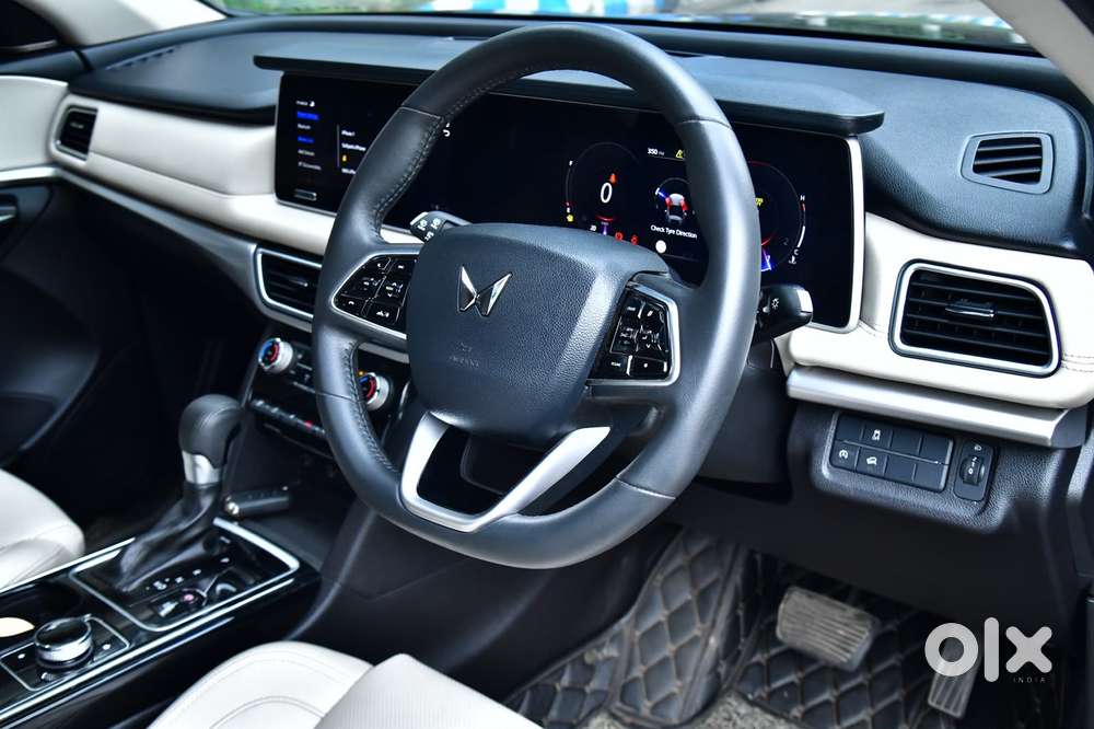 Mahindra Xuv700 Ax7l 6 Str At, 2023, Diesel