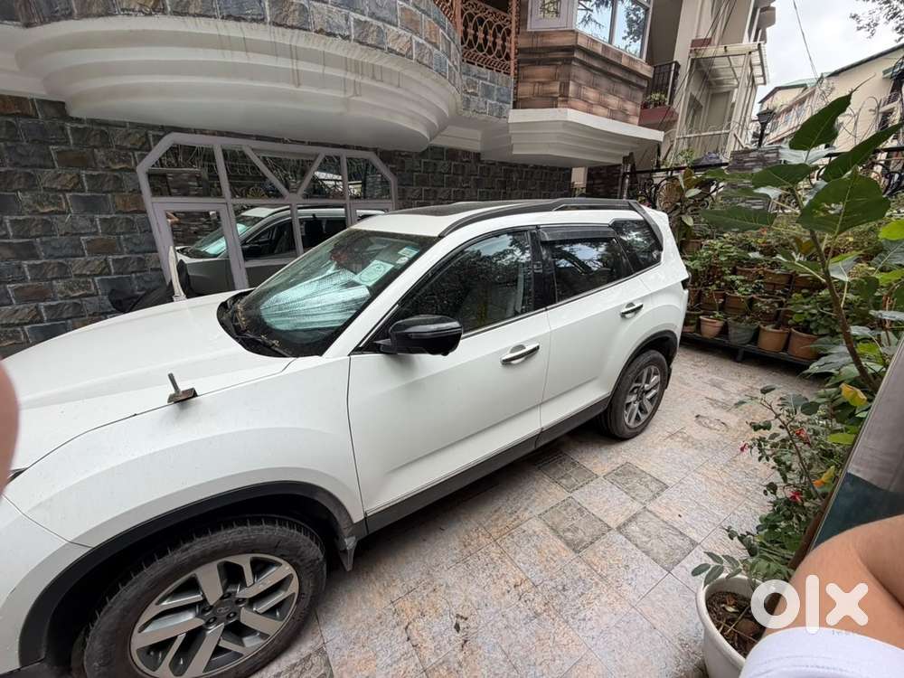 2023 Tata Safari Automatic Diesel(7sxza+o) Or White