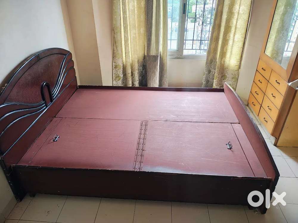 Queen size bed - urgent sale