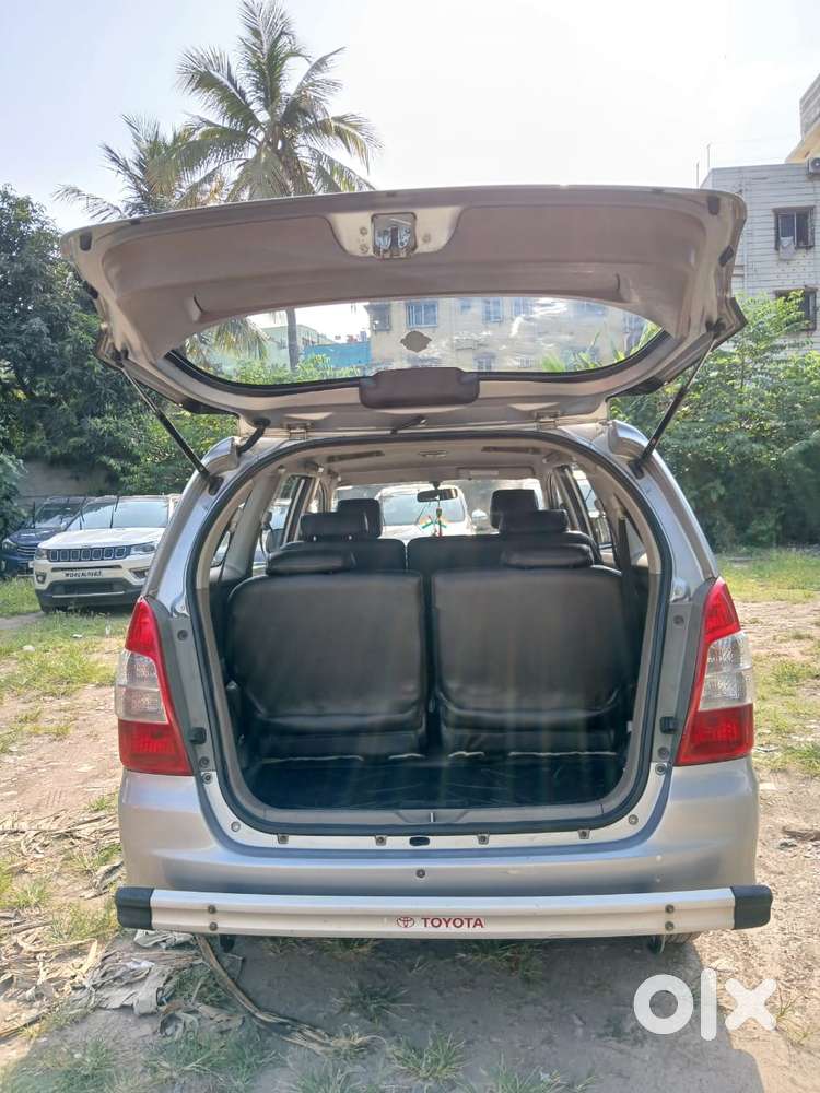 Toyota Innova 2.5 G (diesel) 8 Seater Bs Iv, 2016, Diesel
