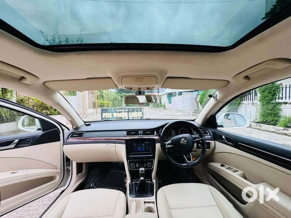 Skoda Superb 2015 Petrol 81000 Km Driven