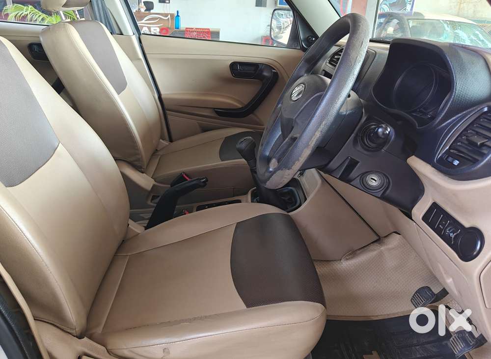 Mahindra Tuv 300 T4 Plus, 2016