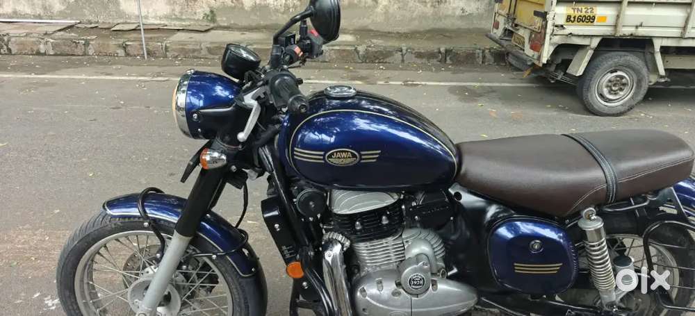 Jawa 42 (2022 model) single owner EMI available
