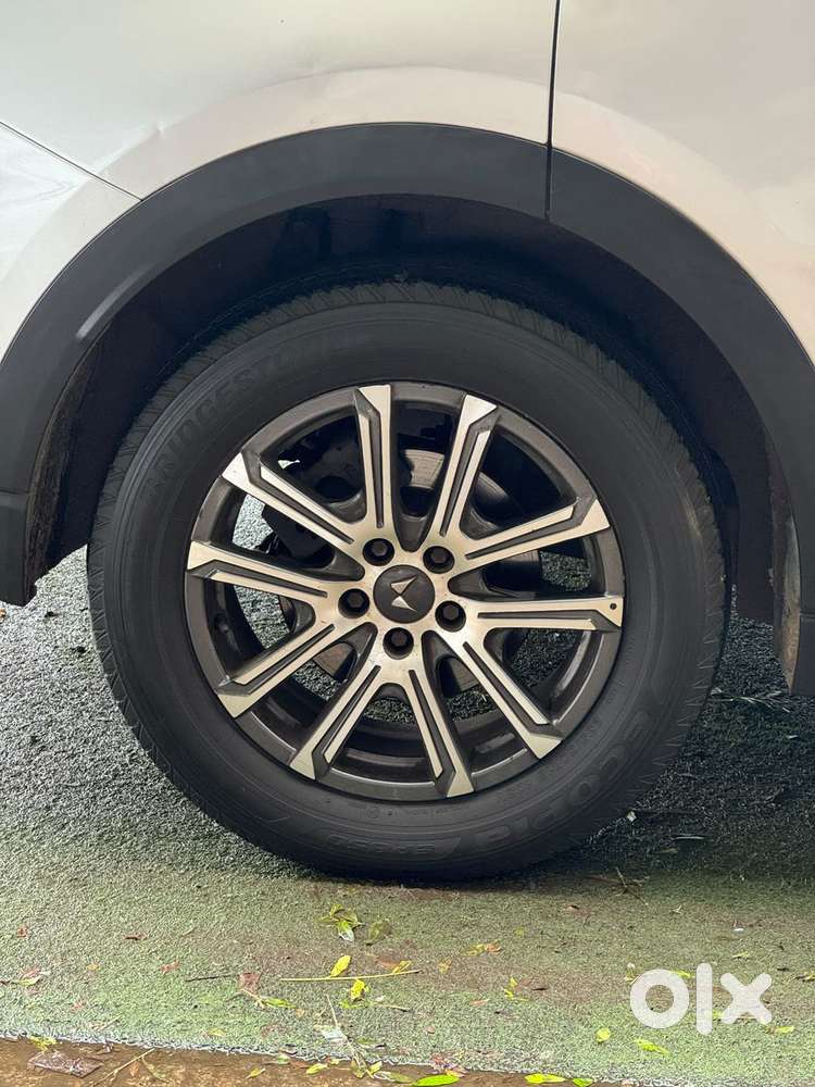 Mahindra Xuv700 2.2 Ax 7 Diesel At Luxury Pack Str Awd, 2022, Electr..