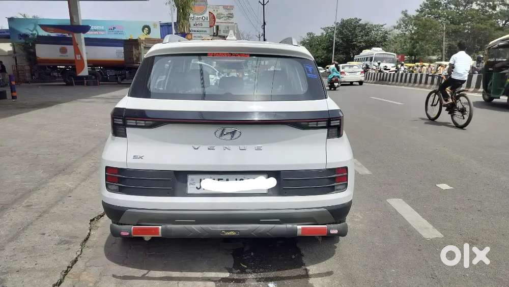 Hyundai Venue 2024 Petrol 10700 Km Driven