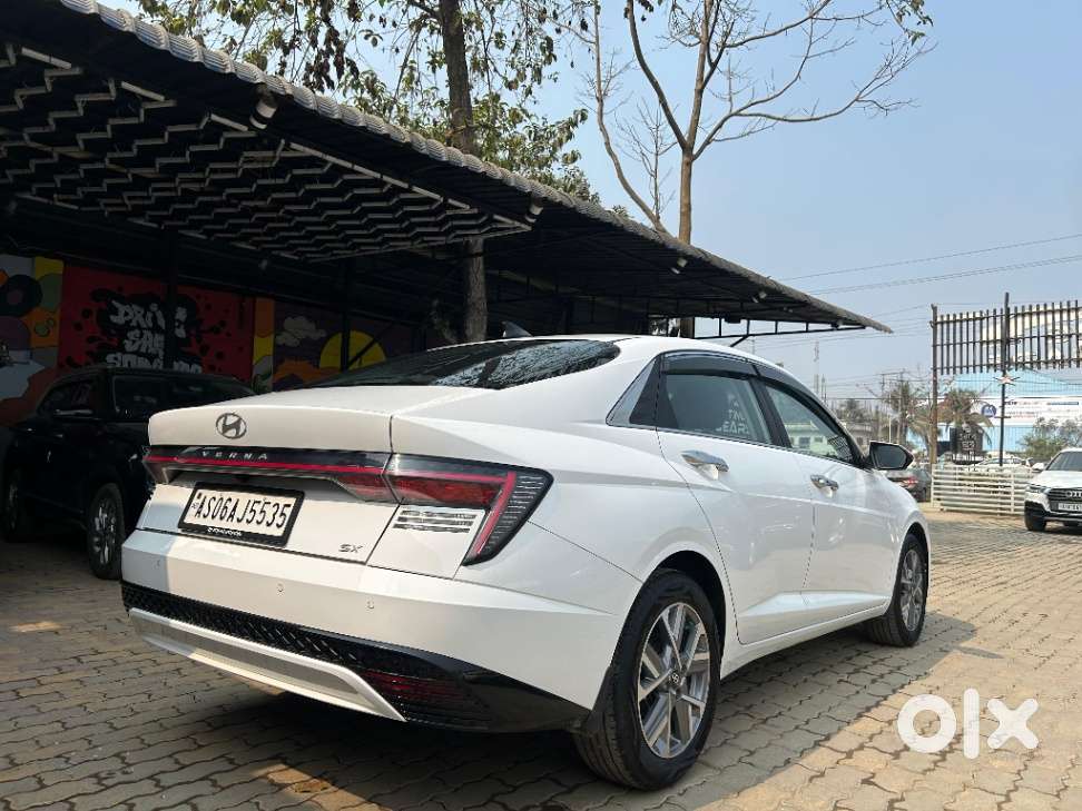 Hyundai Verna 1.5 Sx Petrol Mt, 2023, Petrol