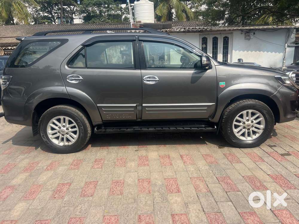 Toyota Fortuner 4x2 Manual, 2013, Diesel