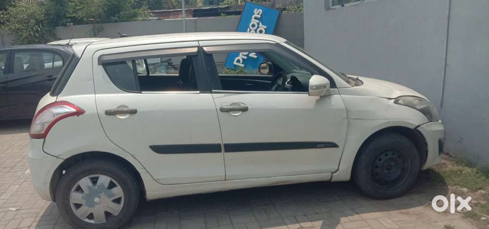 Maruti Suzuki Swift Vxi Abs Bsiv, 2016, Petrol